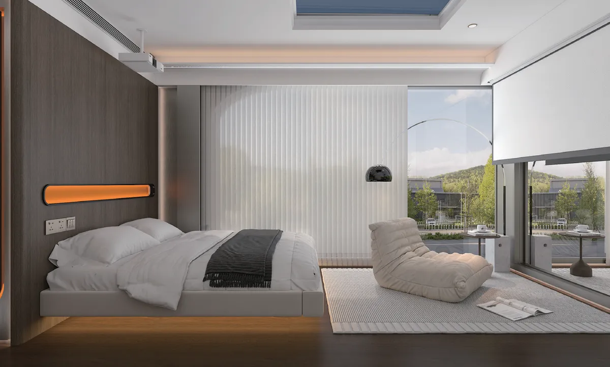 Cette chambre moderne au design épuré comprend un lit flottant, une literie blanche et une chaise abstraite sur un tapis gris. Une grande fenêtre offre une vue sur la verdure et les montagnes. La pièce est lumineuse et baignée de lumière naturelle, mettant en valeur le mobilier et la décoration minimalistes.